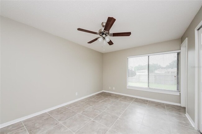 Building Photo - 713 E Flag Way