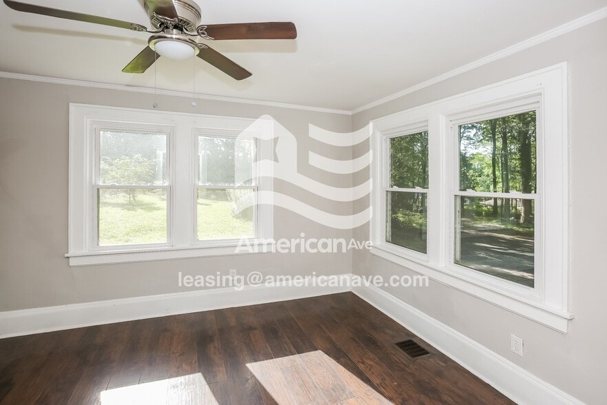 Building Photo - 906 W 9th Ave