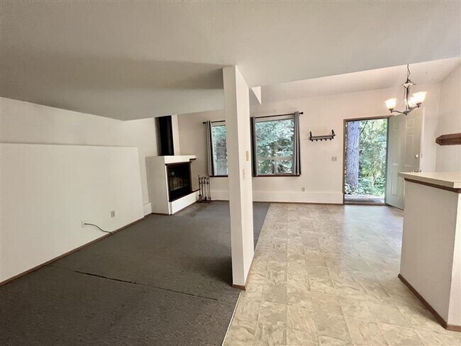 Building Photo - Relaxed 2-Bed, 1.5-Bath Home in a Quiet Gig Harbor Spot