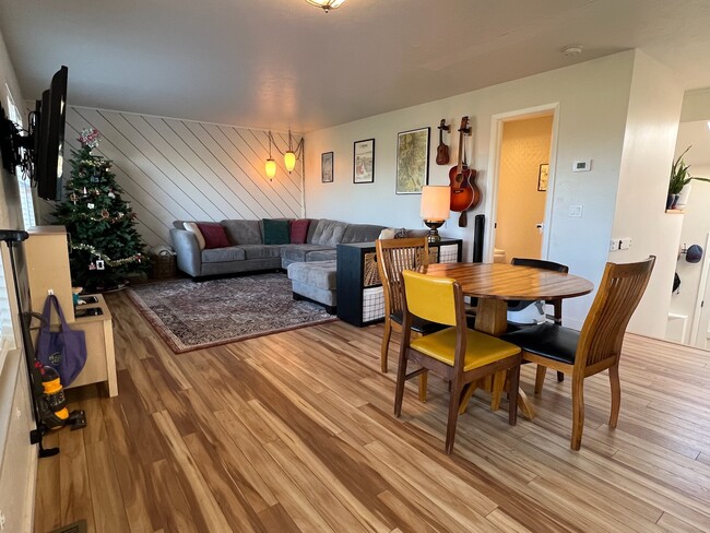 Building Photo - 206 Cypress Cir