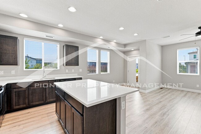 Building Photo - 16137 E Elk Pl