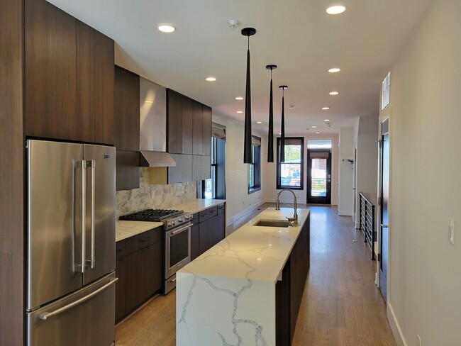 Building Photo - 724 Taylor St NW