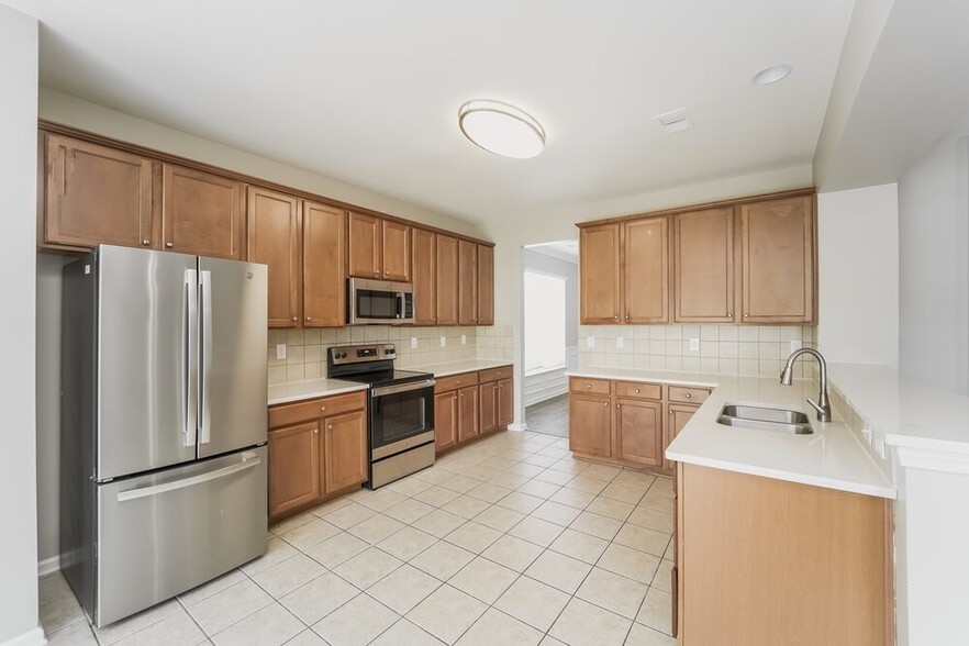 Building Photo - 16826 Macanthra Dr