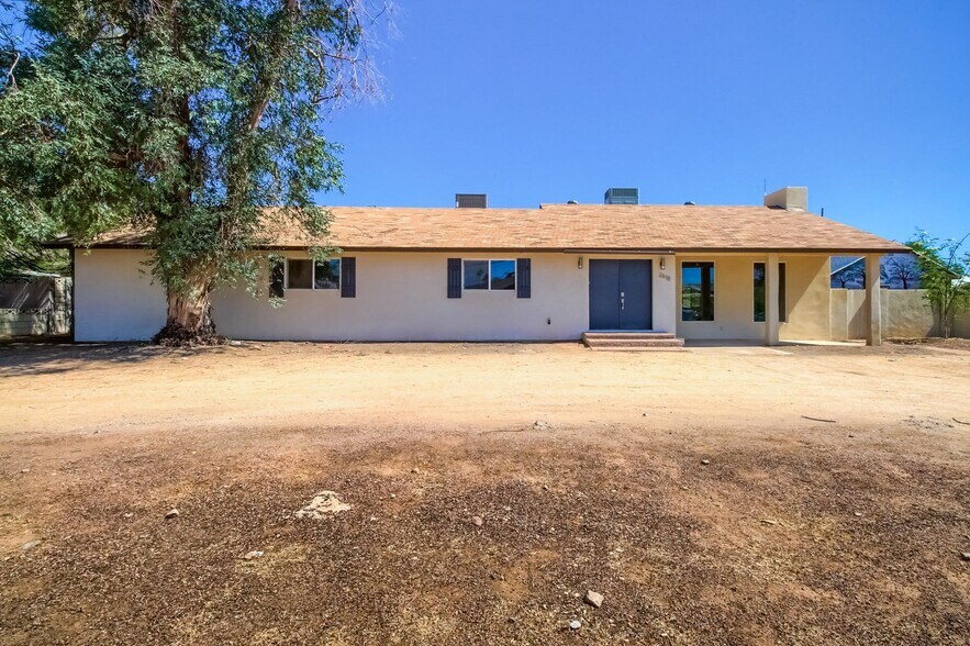 Building Photo - 2618 E Sweetwater Ave