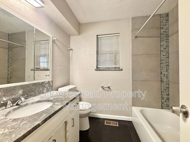 Building Photo - 6313 S Robinson Dr