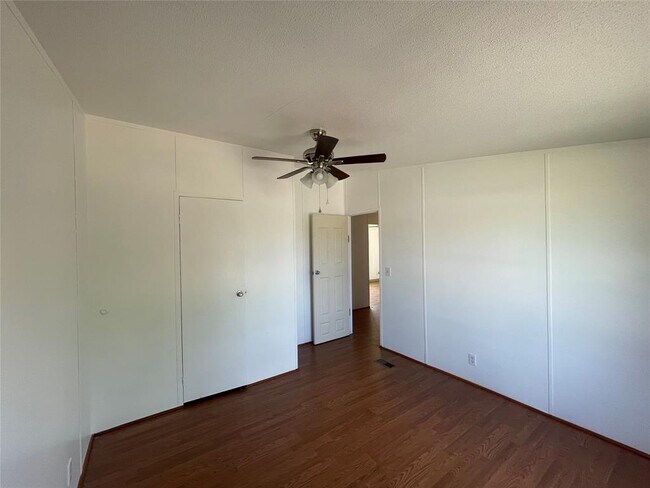 Building Photo - 711 FM 360 Rd