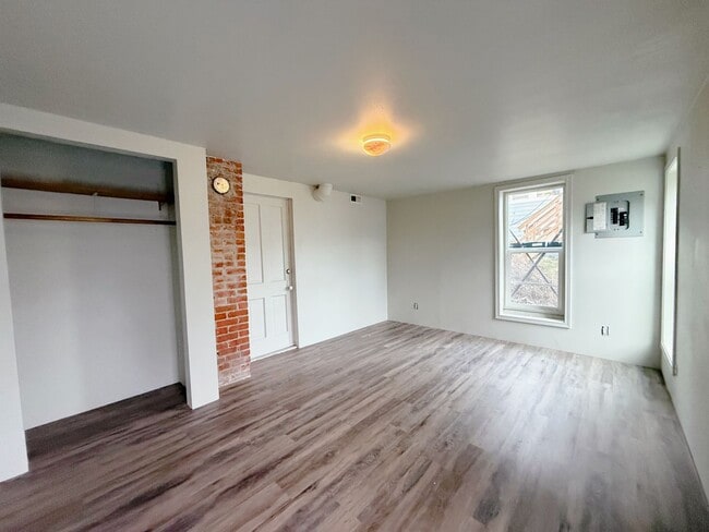 Building Photo - 1016 High St