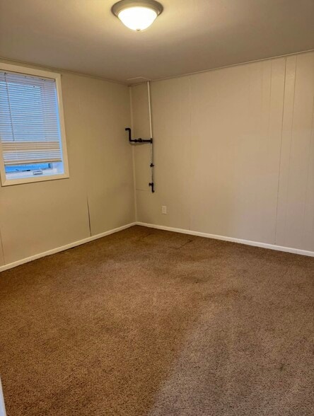 Building Photo - 655 Balsam St