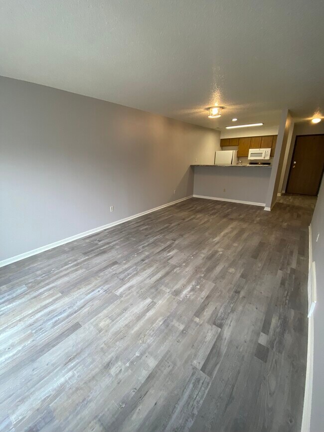Building Photo - 395