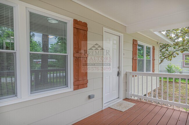 Building Photo - 5724 Sanford Ave