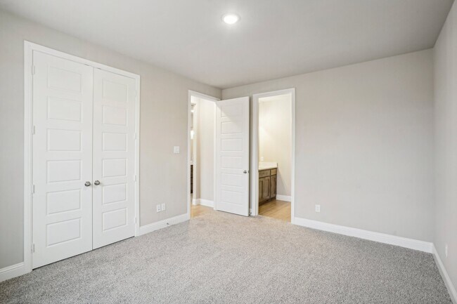 Building Photo - 1176 Paradise Pkwy