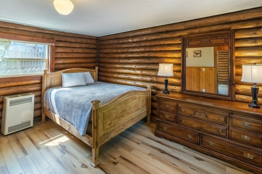 Building Photo - 325 Vine St