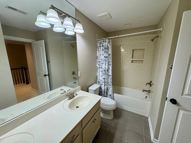 Building Photo - 3BR/2.5BA Townhouse in Berewick