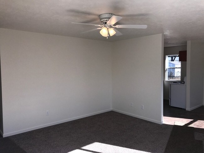 Building Photo - New 3 bed/1 bath duplex for rent!