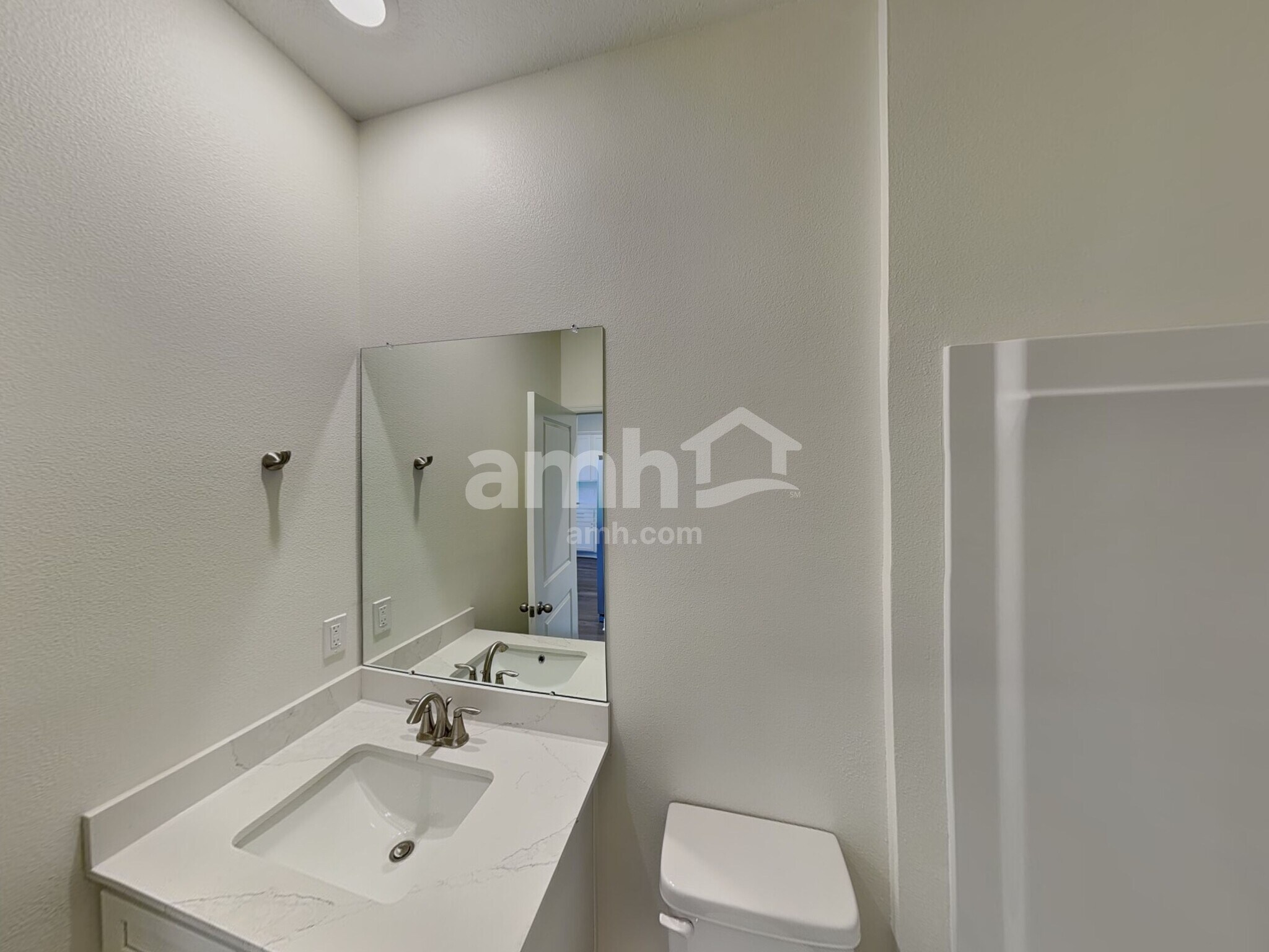 Building Photo - 6006 Sycamore Pl St