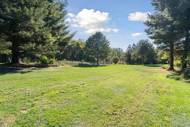 Building Photo - 2860 E Coon Lake Rd