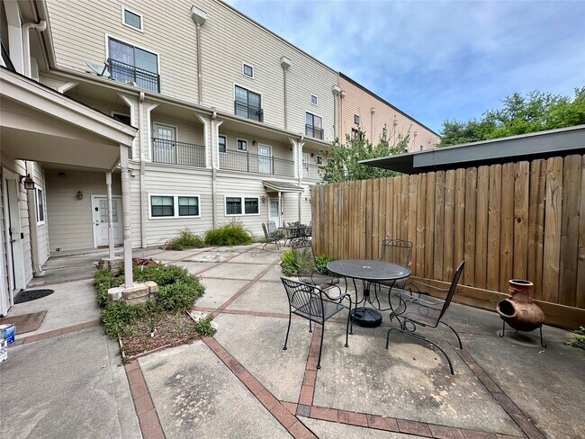 Building Photo - 1602 Elgin St