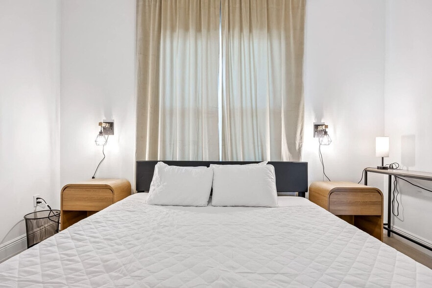 Building Photo - 701 Pilot Ln