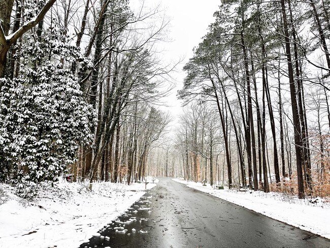 Building Photo - 7140 Persimmon Ln