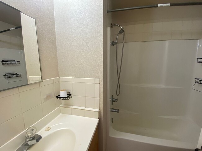 Building Photo - 1723 W Matthews Ave