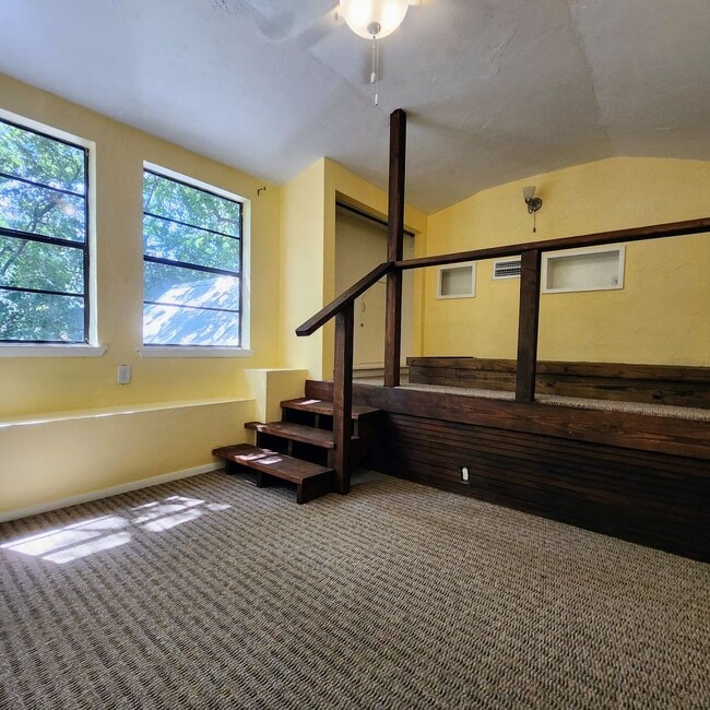 Building Photo - Single Family Home Close to UF!