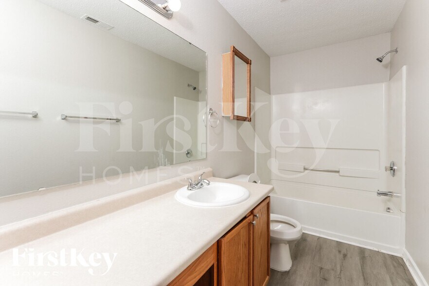 Building Photo - 8211 S Shady Trail Dr