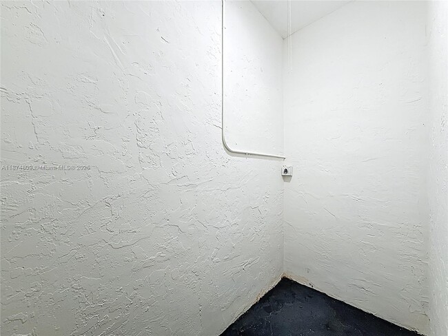 Building Photo - 1379 Seaview