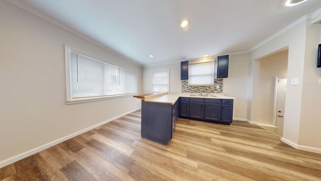 Building Photo - 11728 Minden Ave