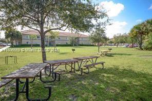 Building Photo - 1049 Golden Lakes Blvd
