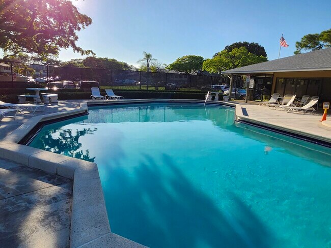 Building Photo - 545 Trace Cir