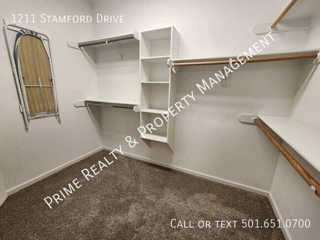 Building Photo - 1211 Stamford Dr