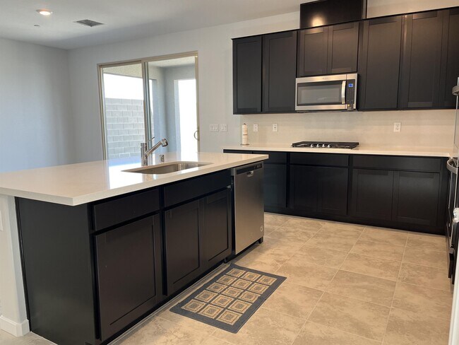 Building Photo - 396 Purple Sandpiper St