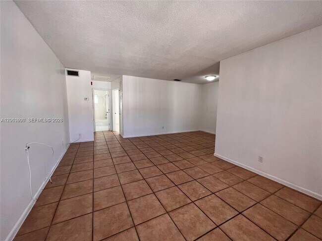 Building Photo - 1431 S 14th Ave