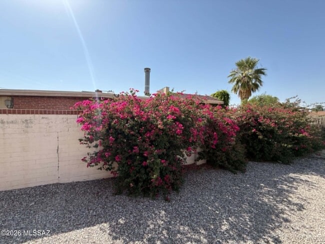 Building Photo - 4634 E Montecito St