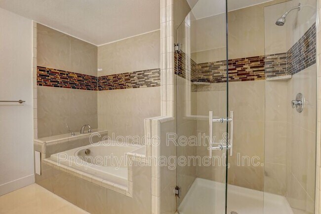 Building Photo - 2581 S Hazel Ct
