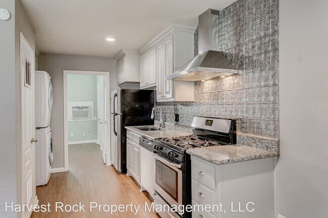Building Photo - 3125 S University Dr