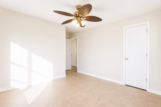 Building Photo - 11020 Mistic Moon Ct