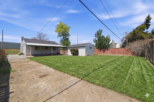 Building Photo - 7879 Oak St