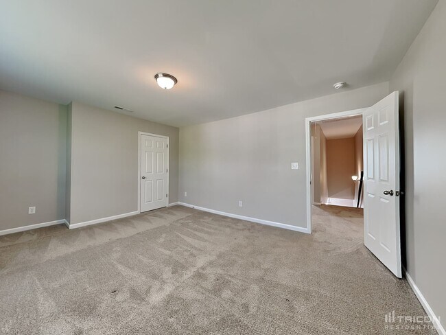 Building Photo - 17 S Sunny Dale Dr