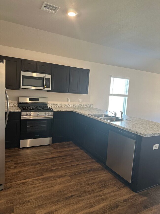 Building Photo - NOW PRELEASING!  Three Bedroom | Two Bath Home in Broken Arrow