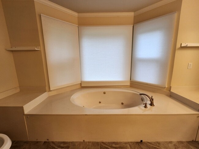 Building Photo - Executive Rental in Lake Redwine Community, 4 Bedrooms and 2.5 Baths 2 Car Garage - Newnan, GA