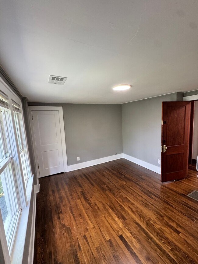 Building Photo - Spacious 4-Bedroom Home with 2 Kitchens | West Ann Arbor