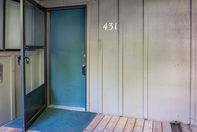 Building Photo - 431 Stonewood Dr