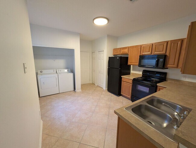 Building Photo - 546 Scrub Jay Dr