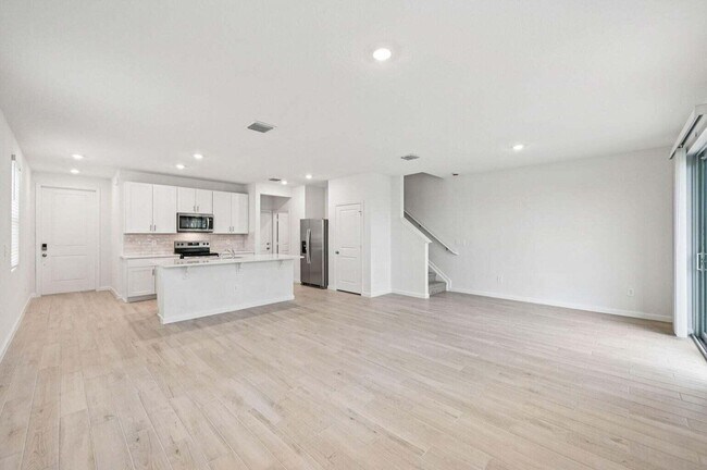 Building Photo - 569 Salisbury Cir