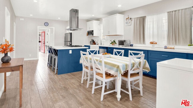 Building Photo - 252 E 47th St