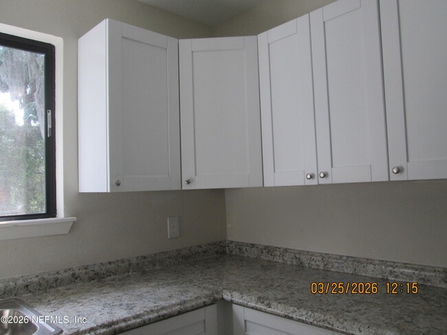 Building Photo - 1200 Bretta St