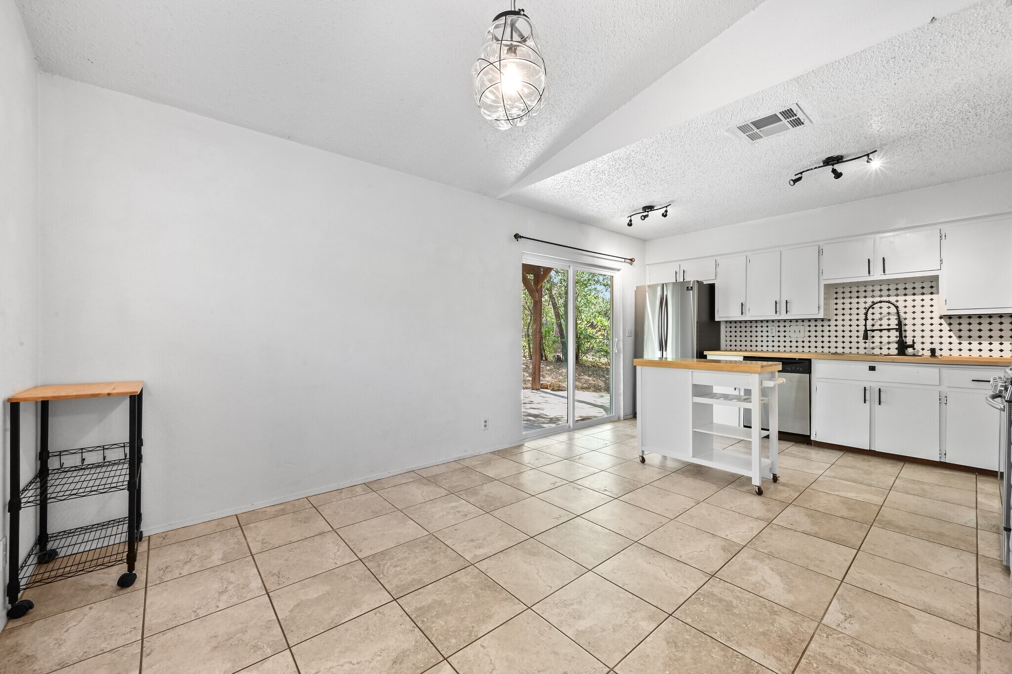 Building Photo - 6201 Hillston Dr