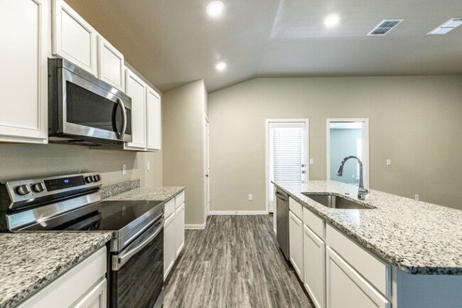 Building Photo - "Charming 3-Bed, 2-Bath Haven with 1,615 Sq Ft in Lubbock's Cozy Kirksey Avenue!" Half off first ...
