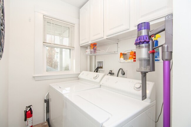 Building Photo - 48 Farquhar St